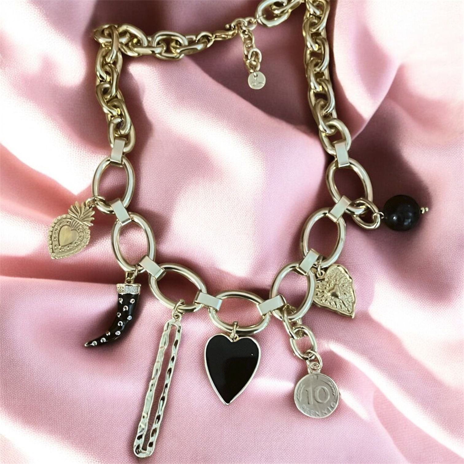 Girocollo catena dorata big con charms a tema Cuore Sacro