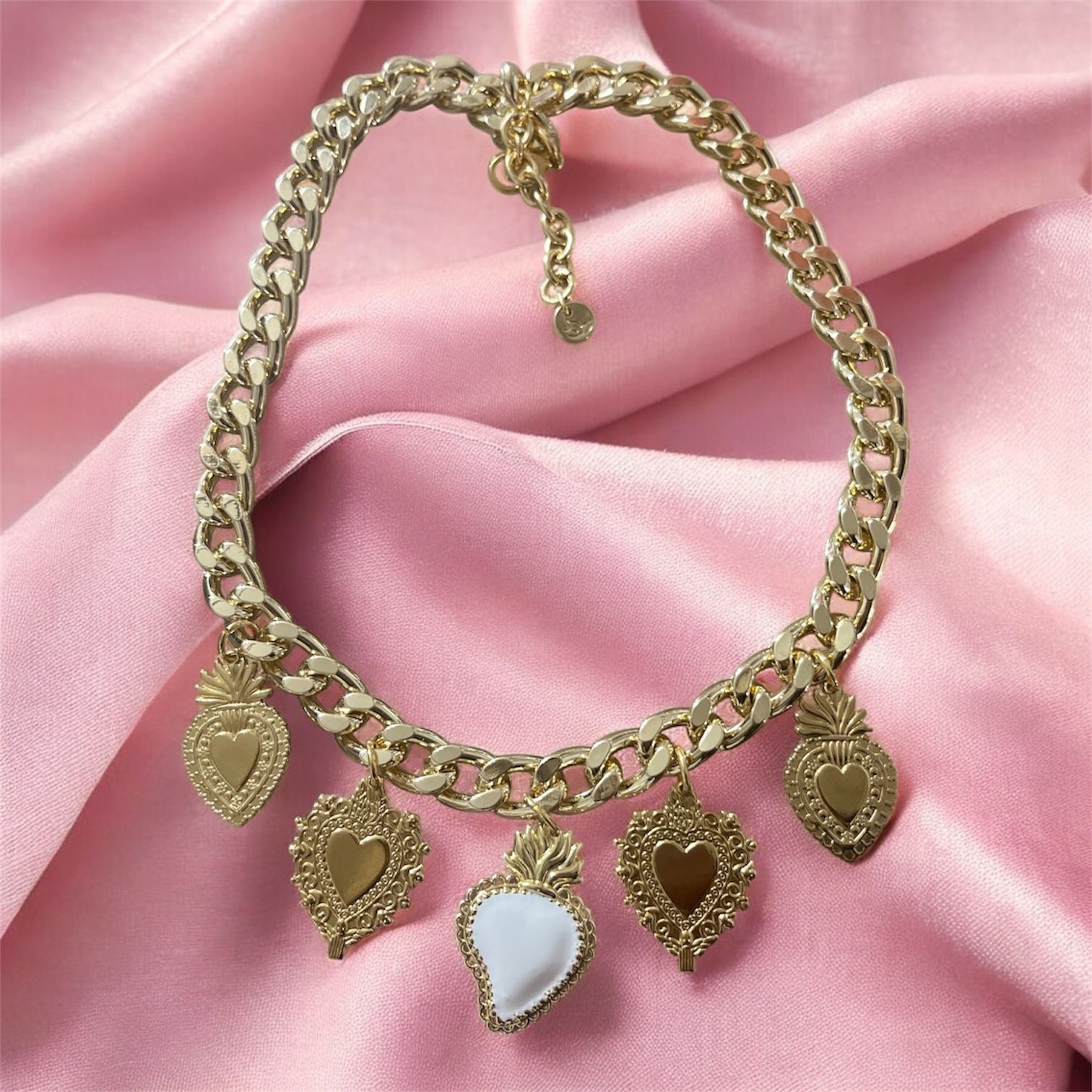 Girocollo catena dorata big con charms a tema Cuore Sacro