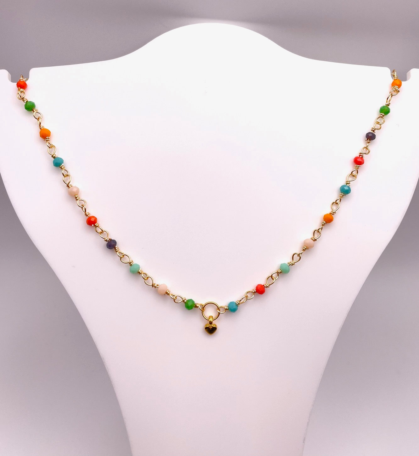 Girocollo rosario colorato con charm cuore