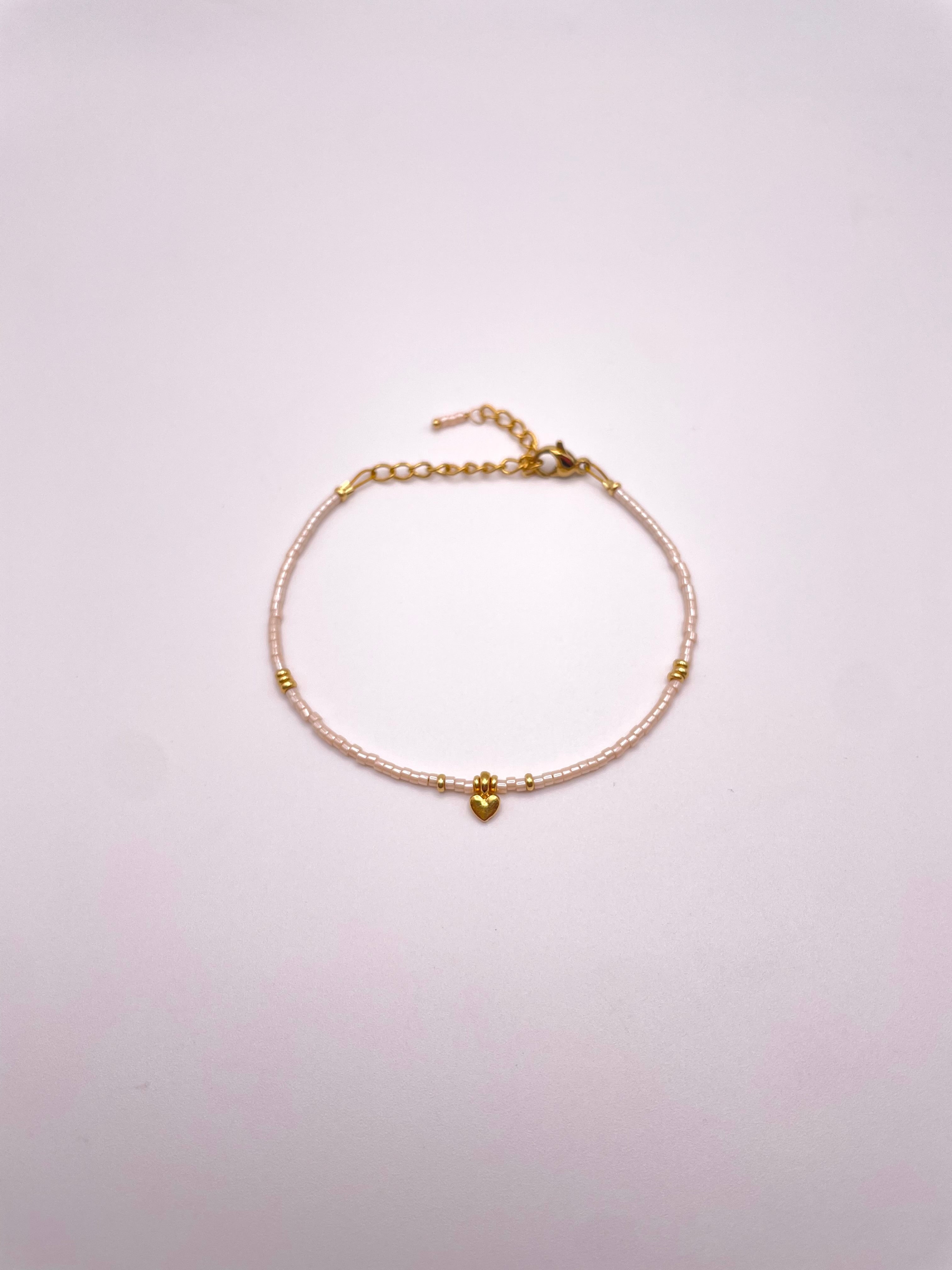 Bracciale  miyuki con cuore pendente dorato