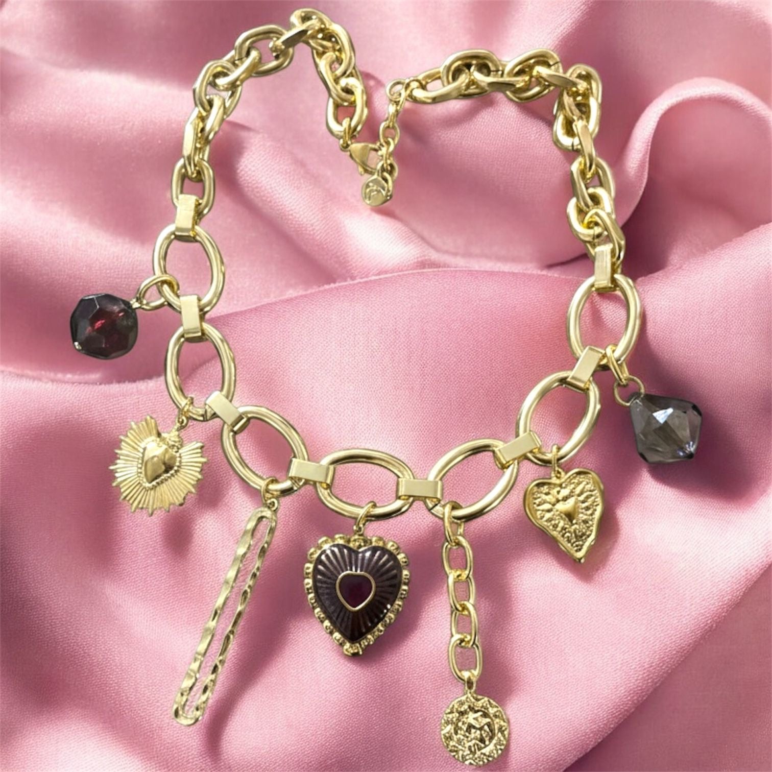 Girocollo catena dorata big con charms a tema Cuore Sacro