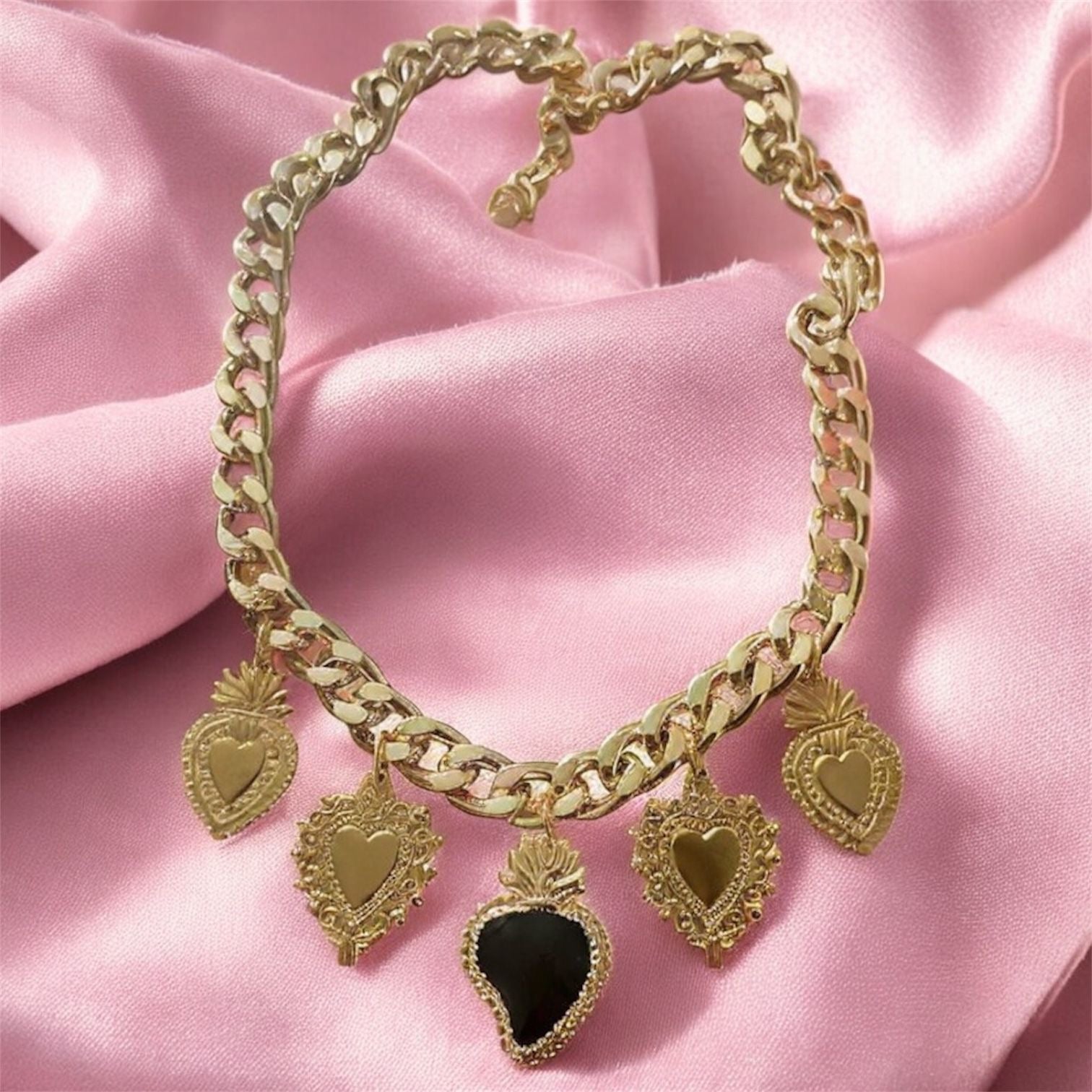 Girocollo catena dorata big con charms a tema Cuore Sacro