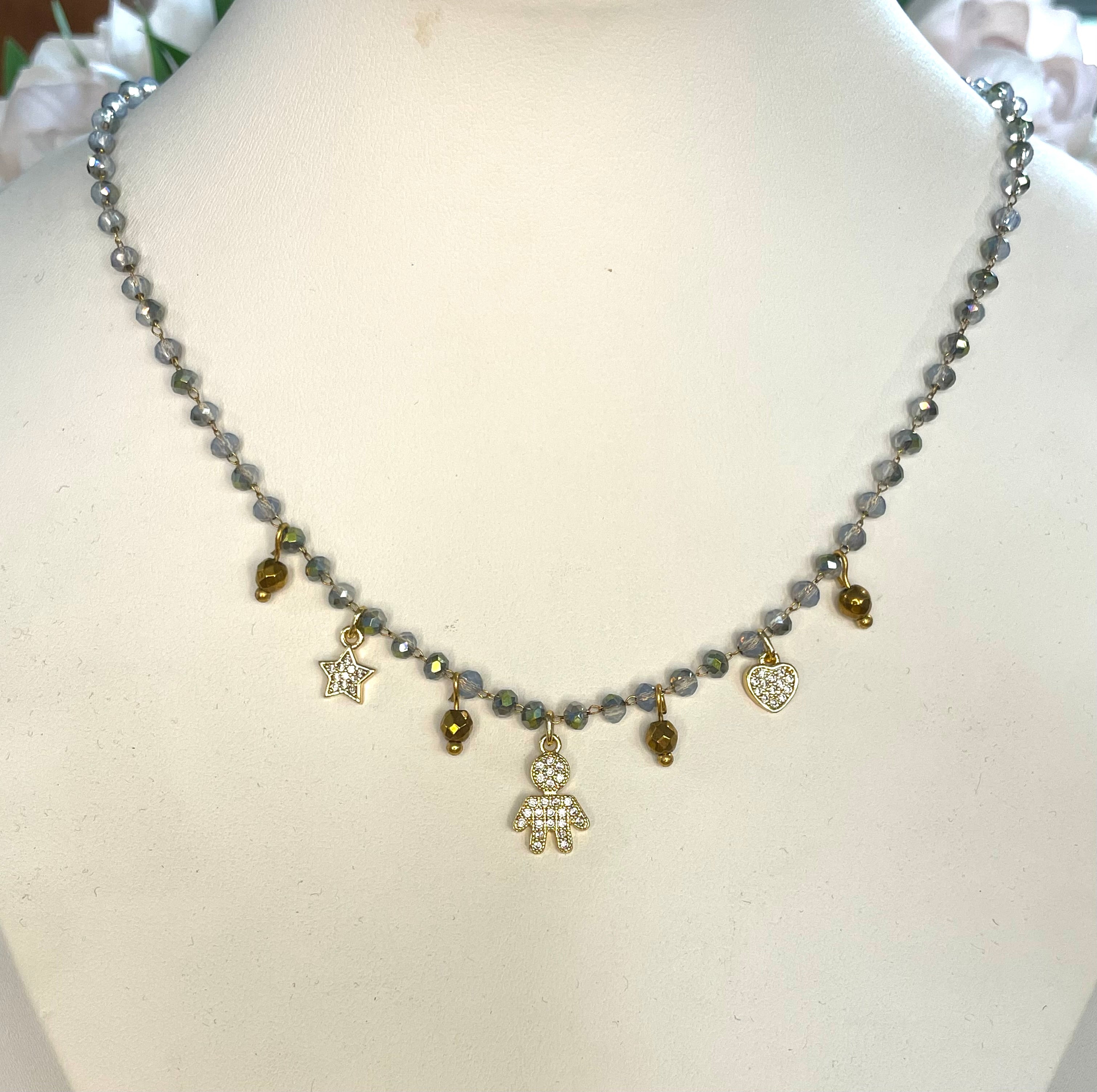 Girocollo rosario con cristalli grey e charms