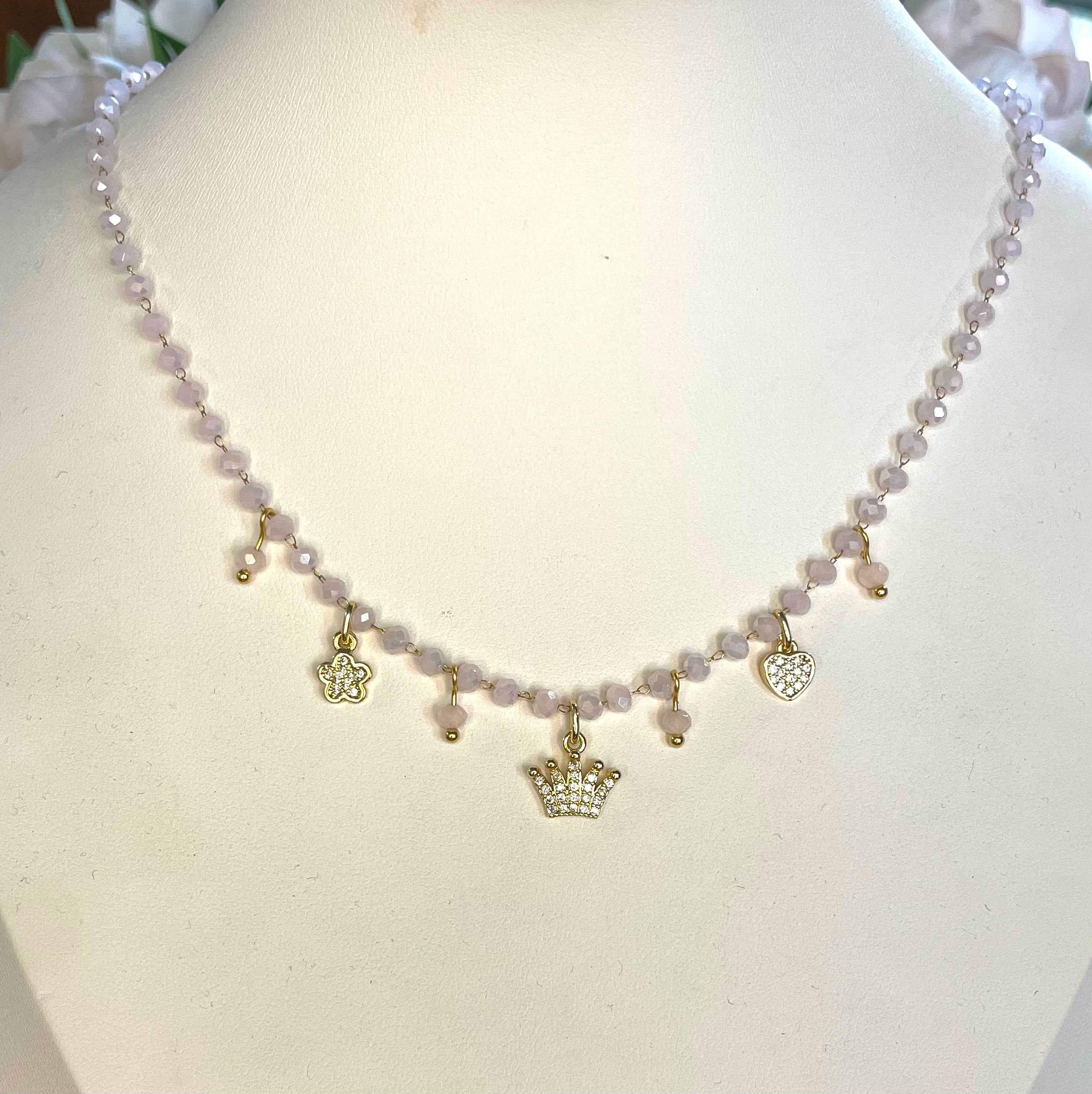 Girocollo rosario con cristalli rosa e charms